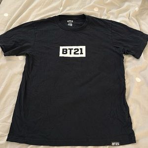 Uniqlo BT21 t-shirt